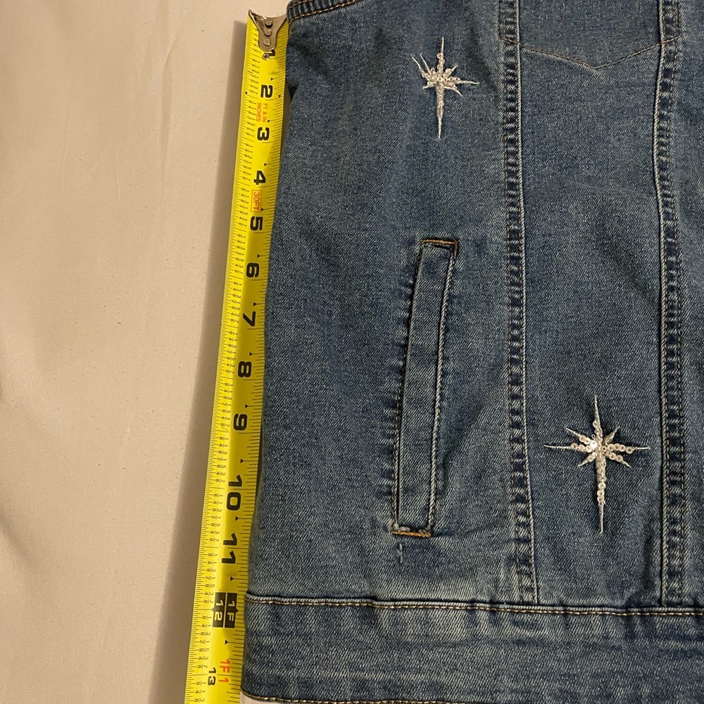 Baccini Light Wash Denim Top with Contrast Stitching Vintage - Picture 5 of 9